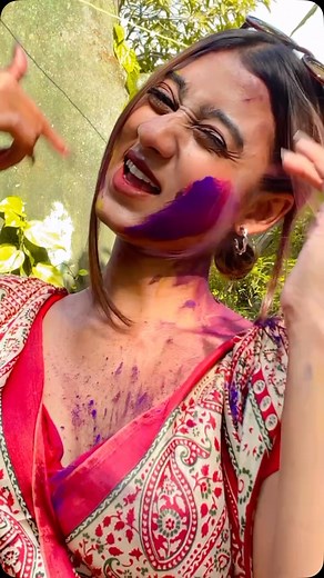 Saram Nhi Aaye.. Dkhee nhi apni Umariya❣️ . . . #trending #viral #reels #holi #happy #instadaily #instagood #reelitfeelit #reelkarofeelkaro #goodvibe #enjoy #vibes #colours #love | Riiya Chatterjee