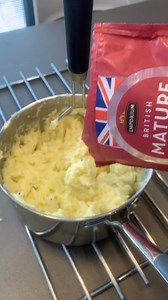168K views · 798 reactions | Slow cooker cottage pie #fyp #fypシ゚ #slowcookerrecipe #slowcooker #Recipe #mealideas #foodtiktok #Foodie #FoodLover Ingredients 600g beef mince 3 carrots 1 white onion Tin of chopped tomatoes Tablespoon tomato puree Garlic gloves x2 Rosemary Salt Pepper Worcestershire sauce Potatoes Butter Mature chedder cheese Double cream Enjoy! Can add gravy granuels to thicken | Dadthefoodie | Facebook