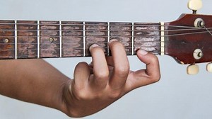 Chord Gitar Lagu Melepasmu - Drive: Semakin Ku Menyayangimu, Semakin Ku Harus Melepasmu - Tribunnews.com