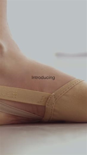 Introducing Eclipse 2, a complete redesign featuring stretch canvas that offers a supportive, yet flexible fit that adapts to the foot's shape and movement. The upgraded elastic system ensures a snug, secure fit while preventing any slippage. Engineered for contemporary and lyrical dance, Bloch Eclipse 2 provides protection to the toes and ball of the foot while a streamline design ensures a barely-there look. Now available in leather and stretch canvas ✨ #blochau #eclipse2 | Bloch Dance Austral