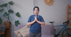 Joven adolescente latino hispano talla grande: video de stock (totalmente libre de regalías) 3457582969 | Shutterstock
