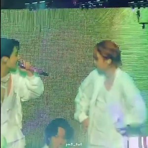 365 reactions · 25 shares | [FANCAM][211128] SUGA @ PERMISSION TO DANCE ON STAGE D-1 Vừa đẹp trai lại vừa live đỉnh thì làm sao mà em chịu được hả Min Yoongi掠掠 —— Cre: @pm_5 SUGAVN93 #방탄소년단슈가 #슈가 #민슈가 #민윤기 #윤기 #BTSSUGA #SUGA #MinYoongi #Yoongi #AGUSTD | BTS - SUGA Vietnamese Fanpage | Facebook