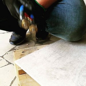 4.2K views · 78 reactions | Using a feature of the new patented nipper 33W. Round incision and cutting out a corner of hard porcelain tile. #montolit #montolittilingtools #tilenipper #tilenippers #mosaictile #tilingtools #tilersofinstagram #porcelaintile #tilers #tilerslife #flooringinstallation #tileaddict #tileaddiction | Montolit Tiling Tools | Facebook