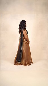 Chinna veeda periya veeda?😅 Wearing beautiful Diwali costumes from @akira_the_couture__ 🎉 Team of Anitha Sampath reels : Costumes @akira_the_couture__ Makeup styling @makeupby_rinu Hairdo @shalini_hairartist Cameo & production @itsme_pg #anithasampath #chinnaveedavaratuma #chinnaveeda #anithasampathreels #asr #actorarjun #trending #trendingreels #trendingtamil #vijaytv #suntv #vijaytvserial #cwc #cookwithcomali #biggboss #biggbosstamil #bigboss #makeupartistchennai #makeupartist #biggbosshindi