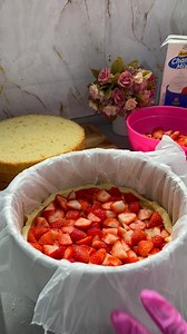 3 kgs ninho com morango 🍓 #bolosdecorados #confeitariaartesanal | Monica X Mateus