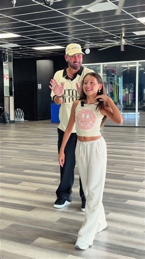 Le enseño una coreo en 5 minutos y esta fue su reacción 😳