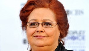 Addio a Conchata Ferrell, Berta di Due uomini e mezzo: il dolore di Charlie Sheen