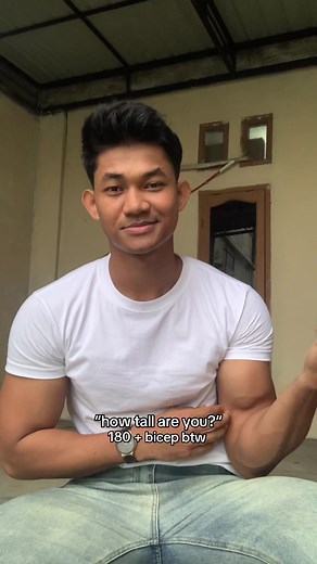 How Tall Are You? — 180 cm Height & Bicep Details