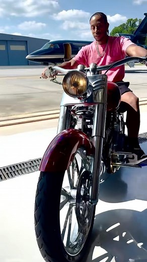 #Ludacris used his bike to get to the jet | 2Cool2Bl0g