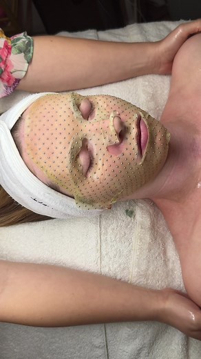 Relaxing ASMR custom facial. 🥰✨💫 #asmr #asmrsounds #satisfying #customfacial #facialtok #satisfyingvideos