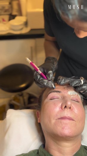 Flaunt those fabulous brows! Microblading after-care tips: 👏 Avaoid getting your brows wet for the first 24 hours. 👏 Avoid touching your brows to prevent infection and for proper healing. Microblading done by Harshi Book your appointments today to get your brows on fleek, 📩 DM on Instagram ☎️ Contact us 0112690548 (Ward Place) 0112445234 (Ramada) #microblading #brow #eyebrowsonfleek #eyebrowmicroblading #colombo | Mosh