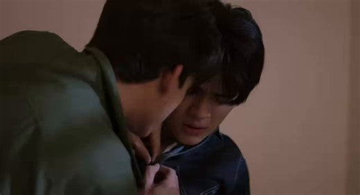 What does real love looks like? This, this is real love. Real love is when someone goes to any lengths to be with you, just like how Tong tamed Mark’s urge for blood.Missing marktong and their romance 😭💕#jossgawin