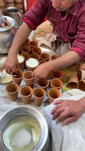 Most famous lassi wala of Jaipur😱😳 #foodshorts #foodies #streetfoodindia #foodvlog #shortsfeed