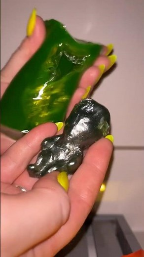 AN ALIEN BABY?! Lush Alien Egg Farm Shower Jelly! 👽🛸