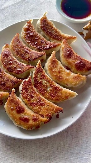 Vegan Gyoza (Japanese potstickers) 🥟 filled with tofu, veggies and mushrooms. By - okonomikitchen Happy gyoza making & enjoy, friends ♡⁣ #gyoza #vegan #potstickers #vegetabledumplings #dumplings #crispybottoms #vegandiary #veganrecipes | Vegan Meal