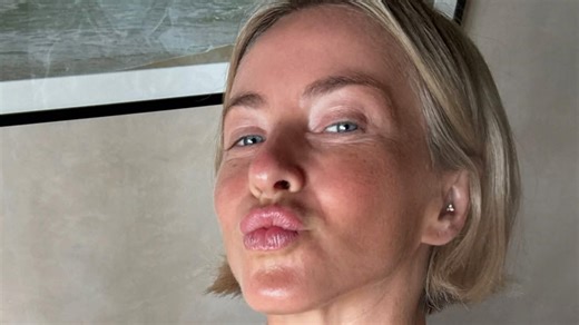 Julianne Hough shows off ripped six pack in teeny-tiny bikini inside of sauna