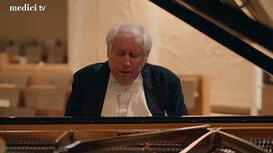 [BIRTHDAY] 🎂🎹 It is Grigory Sokolov's birthday today!Let's celebrate this piano legend by watching one of his flawless performances: Chopin's Polonaise in C-Sharp Minor, Op. 26 No. 1 at the United Nations's Palace of Nations! 🎂🎹 https://cutt.ly/H73Tjan | medici.tv