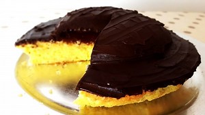 Giant Jaffa Cake By: @CarlyToffle | MetDaan Cakes