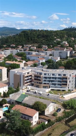 🎉 Bienvenue à Alès, c’est le grand jour ! 🏡✨ Aujourd’hui, la nouvelle Résidence Services Seniors API Résidence ouvre ses portes 🎊 Un lieu moderne et chaleureux, pensé pour votre confort, votre autonomie et votre bien-être 🌿💛 🌀 Des appartements lumineux, des espaces conviviaux, un jardin apaisant… Tout est réuni pour profiter de chaque instant en toute sérénité. 📍 Alès – 118 avenue du Docteur Jean Goubert 📞 Infos & visites : 09 72 10 10 01# #APIResidence #ResidenceSenior #Senior #BienVivr