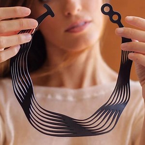 "... Como uma Onda no Mar..." 🌊 Colar Swell #designtun #joiasdeborracha #rubberjewelry #bijoucontemporain #bijuterias #acessoriosfemininos #bohostylejewelry #bijumoderna #acessoriosmodernos | Tun - Joias de Borracha