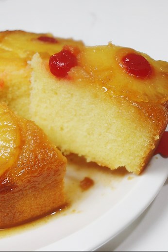 Super moist pineapple upside down cake! #bakelikeapro #cakelover #baking #bakingfromscratch #bakinglove #kusinamics #pineappleupsidedowncake #businessrecipe | Kusinamics