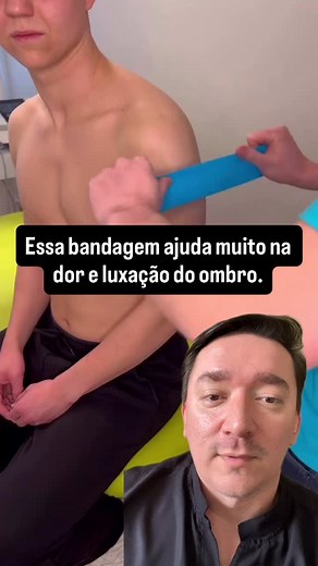 A bandagem no ombro, aplicada de baixo pra cima no deltoide, ajuda não só na dor, mas também na sensação de estabilidade da articulação. Ela melhora o acoplamento da cabeça do úmero, reduz a tensão e dá mais segurança pra quem tem dor, fraqueza ou histórico de luxação. Não é milagre — é técnica aplicada do jeito certo pra ajudar o ombro a se movimentar com mais controle. #dornoombro #bandagemelastica #estabilidadedoombro #marcelolimafisioterapeuta #reabilitacao | Dr. Marcelo Lima da Silva
