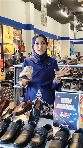 3.6K views · 65 reactions | XES dah buka outlet baru kat Value-Mart Sungai Besar, Selangor! JOM datang beli kasut Raya hari ni!勵量 | XES Shoes | Facebook