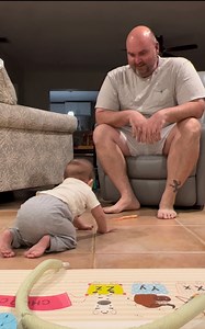 713K views · 42K reactions | Bilis Gumapang ni baby kano ilang araw tatayo na ito, nakipag sabayan rin sa kakulitan | Inday roning | Facebook