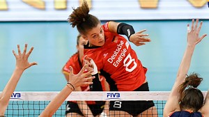 It is hard to stop her powerful left arm: Kimberly Drewniok 🇩🇪. 📺 Watch #VNL matches on www.volleyballworld.tv 📰 Latest News on www.volleyballworld.com 🏐 #BePartOfTheGame #Volleyball | Volleyball Nations League