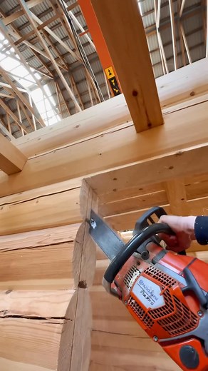 Log cabin door openings 🪵 #loghome #logcabin #dovetail #woodworking #building #newhome #cabin #cabincrew #handcrafted #handmade #wood #timberhouse #timber #nature #design #housebuilding #decor #work #craft | Steav Ota