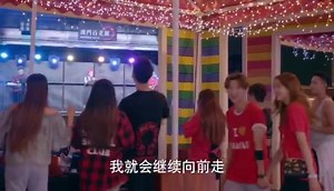 又有新作品伴著劇跟大家見面啦！ 由鹿晗、關曉彤、跟 邵雨薇主演的「甜蜜爆擊」現在超火開播。很開心之前寫的一首歌「天會亮」在第23集播出了！ 這也是我第一次自己一個人擔任配唱與製作的作品，戰戰兢兢但結束後真的很有成就感！演唱歌手的正是我的好朋友與前任室友 ，嗓音非常特別的 Bobo。聽說愛奇藝播出後，微博上已經被詢問翻了這首歌的歌名跟歌詞🤙🏻請各位繼續熱情打call 打call 這次也要謝謝才華洋溢的 Holly Lou 羅維真 合作編曲，Victor Lau 劉偉德幫忙 vocal tuning 讓這首歌有它應有的青春夢想與正面能量，thanks a lot! 愛奇藝VIP會員目前已經可以看了，這個月開始浙江衛視，優酷視頻、騰訊視頻、芒果網都開播囉～先來搶先看歌曲片段👇🏻 #甜蜜爆擊 #DreamOn #天會亮 | 劉軒蓁 Rayray