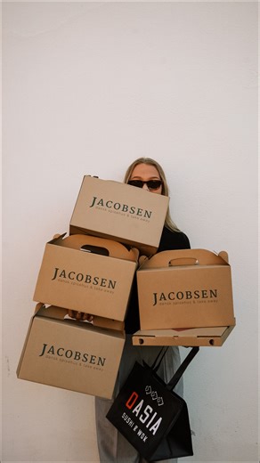 Take away og take-it-all! ... glem ikke smutvejen forbi Bistecca - Bistecca - Italian Bistro & Steak & OASIA - sushi & wok ! ☺️😍 #vejle #cityvejle #torvehallerne #Jacobsen #denmark #danmark #takeaway | ToRVEhallerne