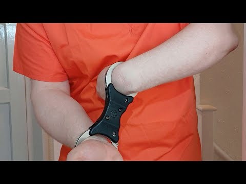🚨🇬🇧 HIATTS 2103 British Police Handcuffs with Original Smooth Grip Design (Is old design worse? 🤔)