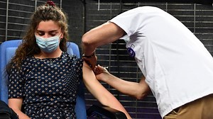 Vaccins : la France ouvre les vannes pour tous les adultes