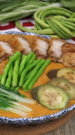 Level up your kare-kare with crispy lechon kawali :) #reelsfb #reelsfood #cookwithme #icancookchallenge #foodielife #karekare #kaintayo #filipinofood #porkrecipe #pinoyfoodie #cookwithme #icancookchallenge | Kawaling Pinoy Recipe Blog