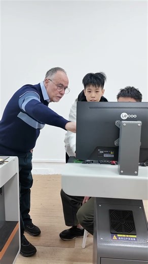 Customer visit Die ejection rubber cutting & installing machine #diemaking #diecutting #laserdie