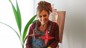 7.7K views · 315 reactions | En un ratito (¡A las 10:30 en Nova!) arranca el nuevo programa de Decogarden... y mientras, Yolanda Alzola ha preparado una felicitación navideña... de lo más singular  | Decogarden | Facebook