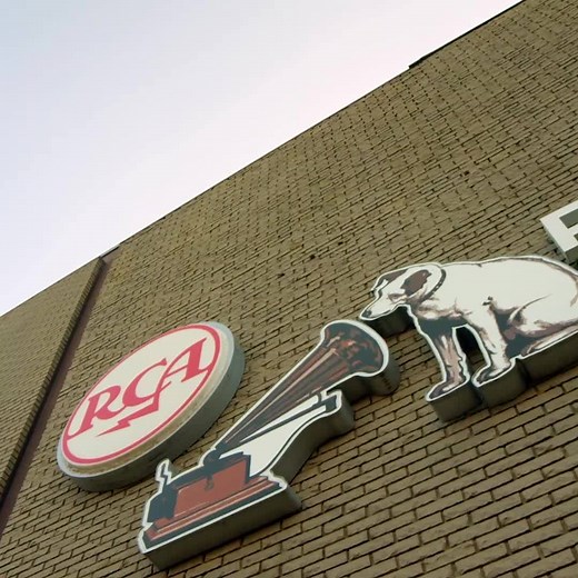 40K views · 2.9K reactions | “Butterfly” featuring @gillianwelchofficial and @davidrawlingsmusic from my new album #greenfields is available now. | Barry Gibb | Facebook