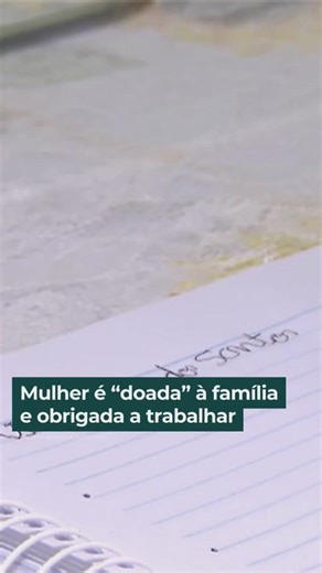 @domingoespetacular Denúncia!  Uma mulher foi "doada" por sua avó para uma rica família do Rio de Janeiro, onde permaneceu por quase 60 anos. Apesar de ouvir que fazia parte da família, ela era obrigada a realizar serviços domésticos, sem nunca ter recebido nada por isso. Para piorar, a agora idosa teria descoberto que dívidas foram feitas em seu nome. Acompanhe detalhes dessa investigação no #DomingoEspetacular. | Recordtv Itapoan | Facebook