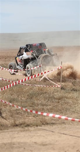 Dominans i Baja Aragon. 🏆 Resultaten är klara, och det blev en fullständig pallplats för RZR Pro R. Stort grattis till Gonçalo Guerreiro från Nasser Racing Team som tog första platsen i T4 FIA-kategorin och ledde hela sex Pro R-maskiner i topp tio. Beviset finns i prestandan. #PolarisRZR #RZRProR #BajaAragon | Polaris Off Road