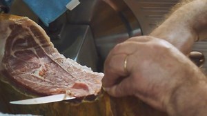 Fall in love with the flavorful Portuguese cuisine. Plan your Lisbon adventure and discover a world of deliciousness! 😍😋 #Withlocals #Lisbon #FoodTours #GuidedTours #PersonalizedTours | Withlocals