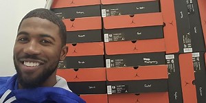 Dexter Fowler gave his NLCS-bound Cubs teammates their own pairs of Jordans