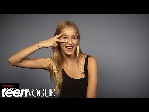 Watch These Fashion Models Demonstrate How to Pose for Pictures