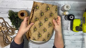 Pizza Pan crafts are so fun! I used one here to make an adorable bee hanger. I hope it inspires you! | We Craft Around