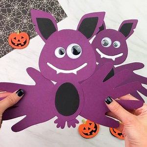 🦇 Bat Handprint Craft ✂️ Get the template on the blog | Simple Everyday Mom