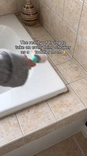 Can our razor multitask, lathering and shaving in one go for a swift and smooth experience? Yes. Can it keep your kids entertained while you shower? No. #MomLife #QuickShave | Schick Intuition Canada