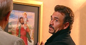 A Cada Quien Su Santo | Cruzar el río