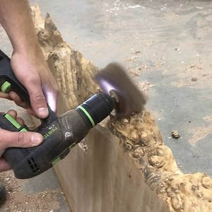 Polishing up the live edge with a sanding star and the end results after applying the finish. A high gloss polycrylic spray really brings out the detail and highlights the live edge underneath the glass when the table is complete 😍 | Wayward Grain