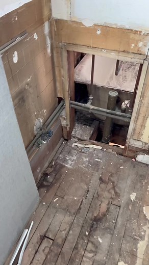 Just another day in the life of a guy ans his hot wife…..#boston #dayinmylife #tvshow #plumbing #newengland #construction #plumbinglife #bluecollar #contractor #dayinmylifevlog #plumber #work #bluecollarwife