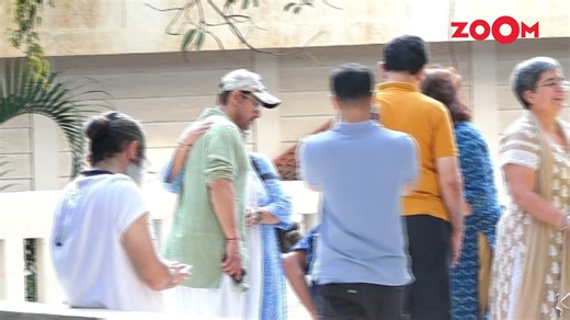 Aamir Khan and other celebs were spotted arriving at Reena Dutta's father's prayer meet to pay their respects. Stay tuned for more updates. 🙏 #zoomTV #AamirKhan #ReenaDutta #PrayerMeet #Bollywood | Zoom TV